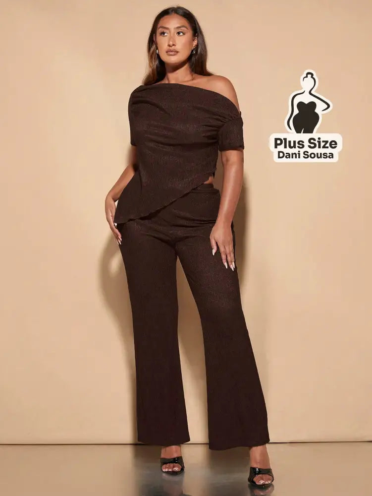 Conjunto de Festa Elegante com Ombro Assimétrico Plus Size Conjunto de Festa Elegante com Ombro Assimétrico Plus Size