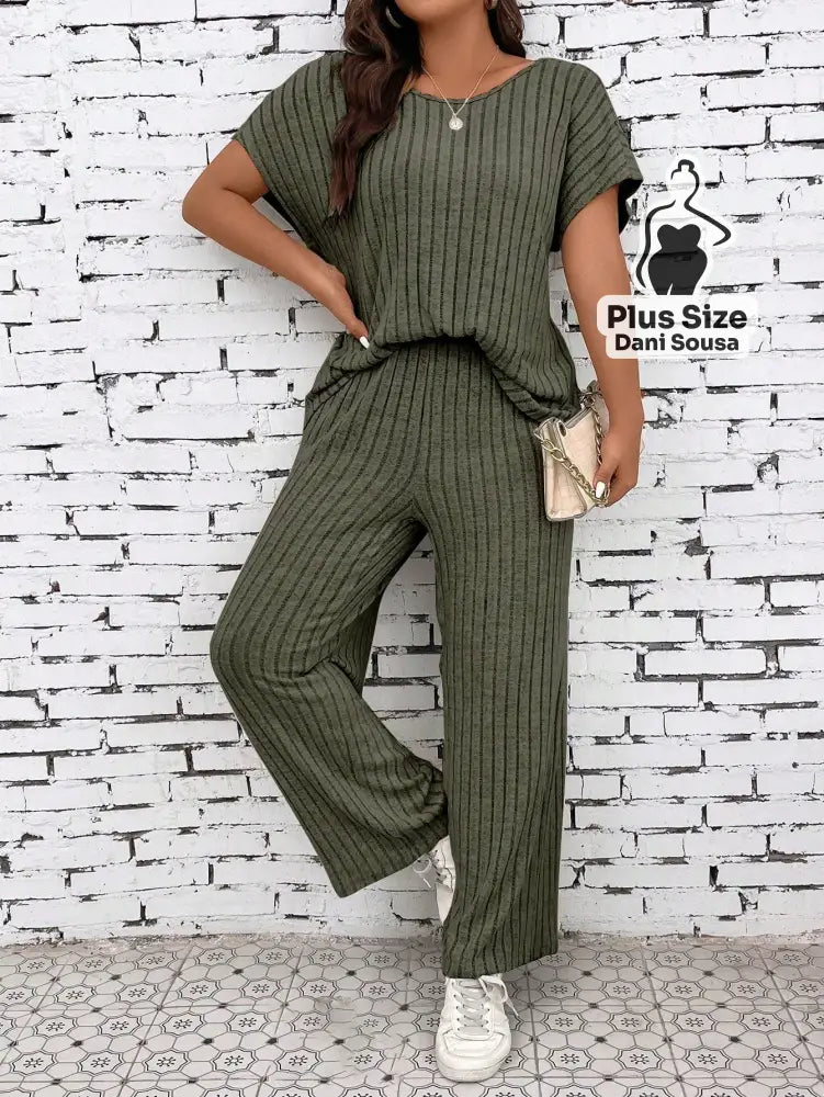 Conjunto de Loungewear Canelado Com Calça e Blusa Solta Plus Size Conjunto de Loungewear Canelado Com Calça e Blusa