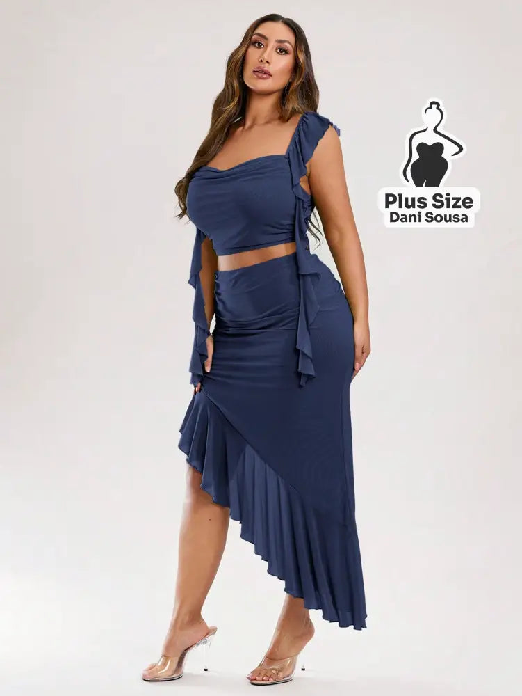 Conjunto Elegante com Detalhes de Babados e Top Cropped Plus Size Conjunto Elegante com Detalhes de Babados e Top