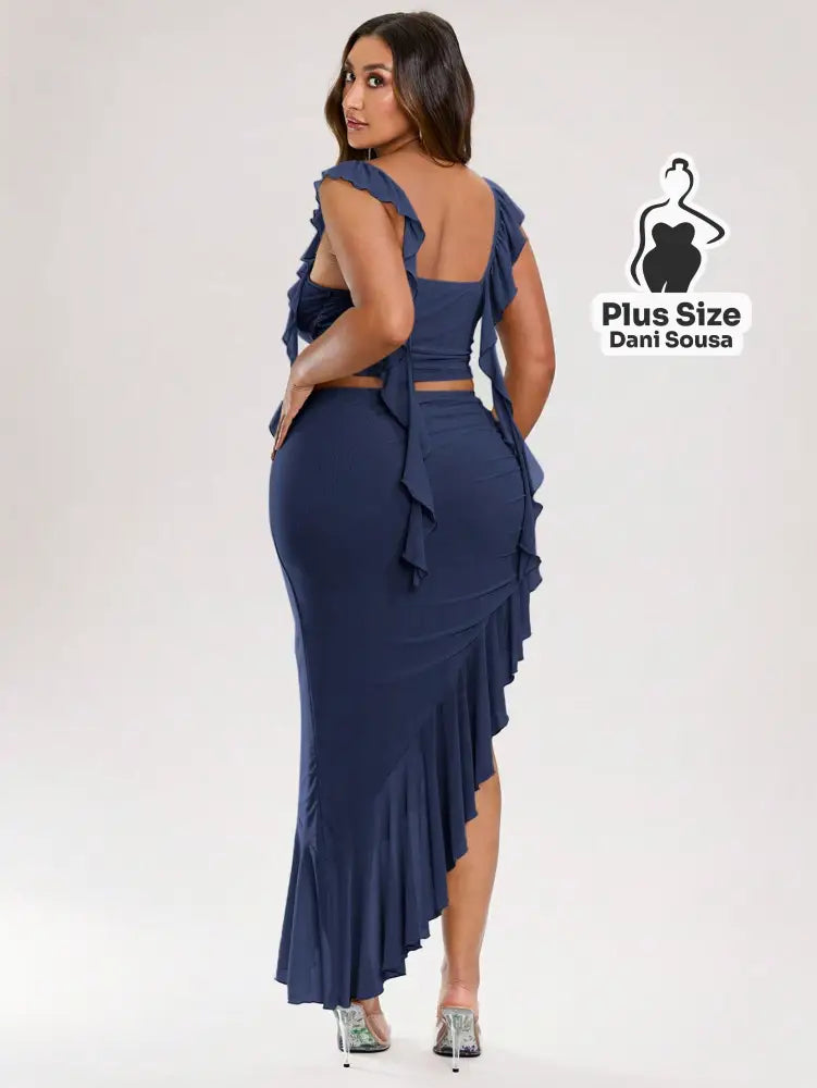 Conjunto Elegante com Detalhes de Babados e Top Cropped Plus Size Conjunto Elegante com Detalhes de Babados e Top