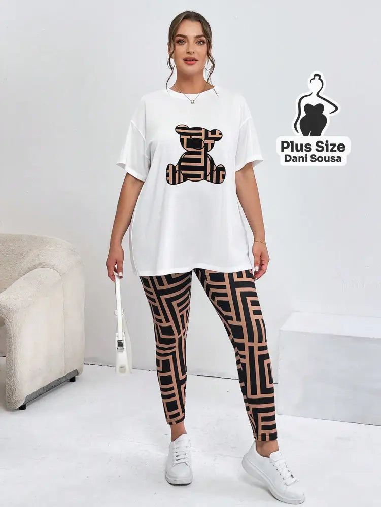 Conjunto Feminino com Blusa Estampada de Urso e Legging Geométrica Plus Size Conjunto Feminino com Blusa Estampada de