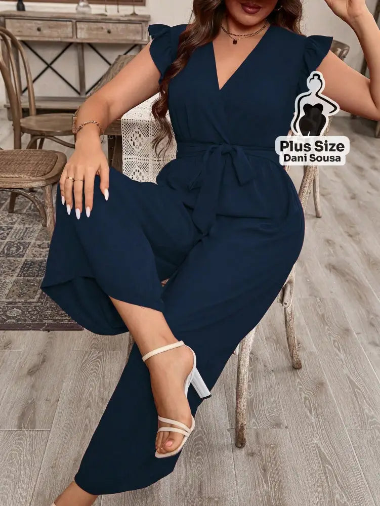 Macacão Com Babados E Cintura Ajustável Plus Size Azul / G Conjunto Cropped e Shorts Estampado com Detalhes de Renda