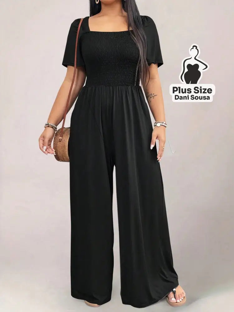 Macacão com Decote Quadrado e Bolsos Plus Size Macacão Azul Marinho com Decote Quadrado e Bolsos Plus Size