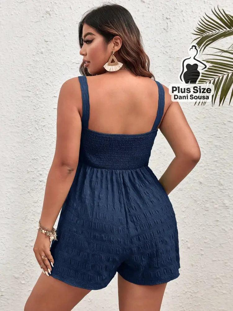 Macacão Curto Com Amarração Plus Size Macacão Curto Com Amarração Plus Size