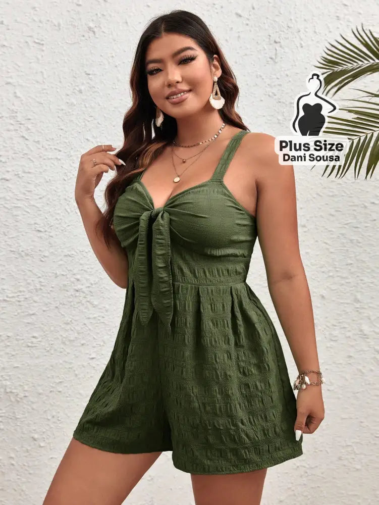 Macacão Curto Com Amarração Plus Size Macacão Curto Com Amarração Plus Size