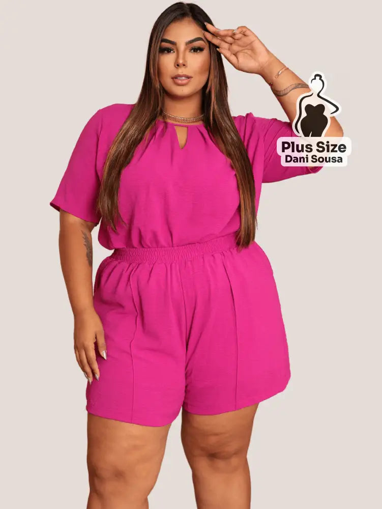 Macacão Curto Com Decote Vazado Plus Size Macacão Curto Com Decote Vazado Plus Size