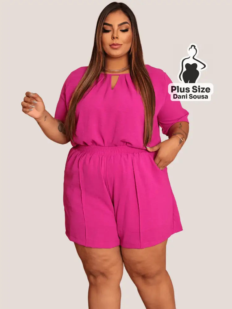 Macacão Curto Com Decote Vazado Plus Size Macacão Curto Com Decote Vazado Plus Size