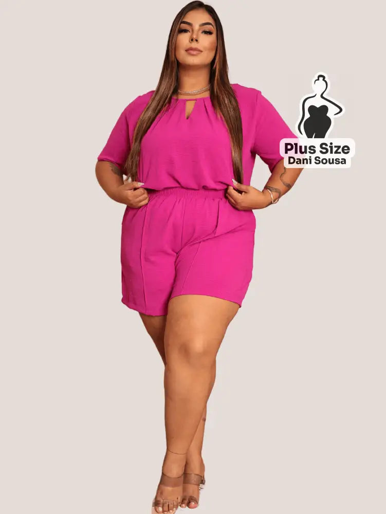 Macacão Curto Com Decote Vazado Plus Size Macacão Curto Com Decote Vazado Plus Size
