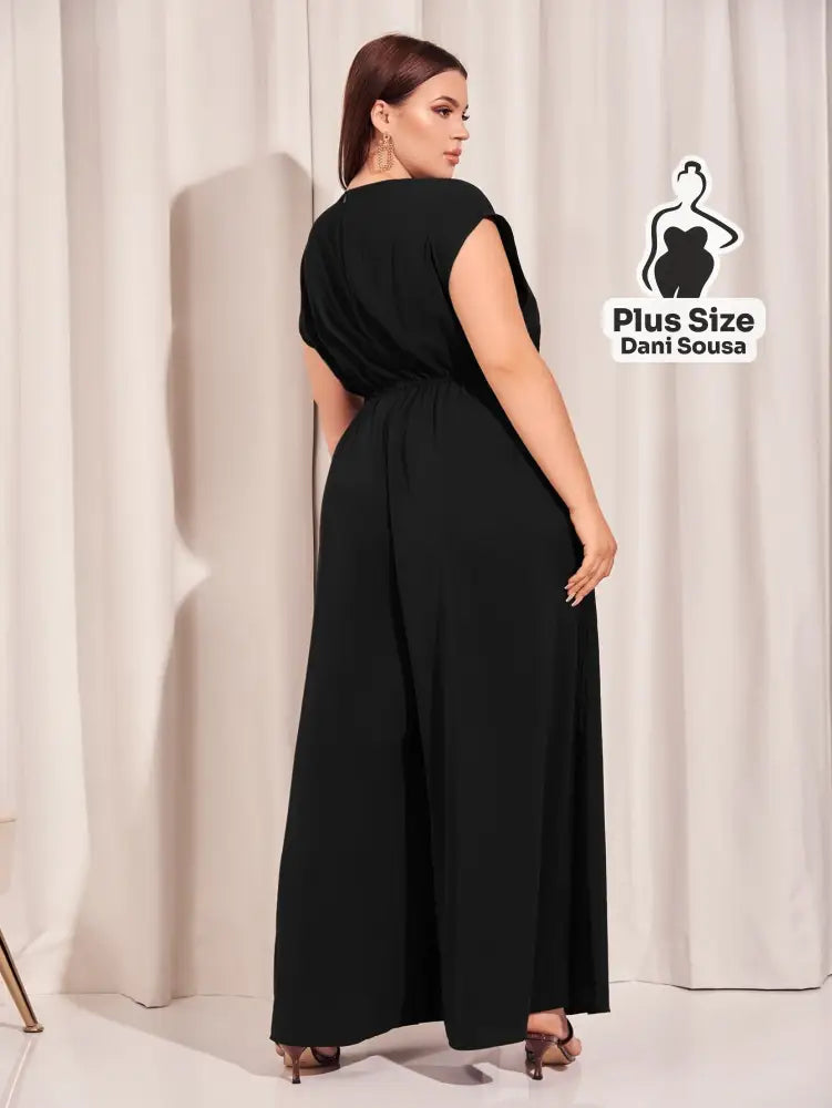 Macacão De Corte Elegante Com Decote V Plus Size Macacão De Corte Elegante Com Decote V Plus Size