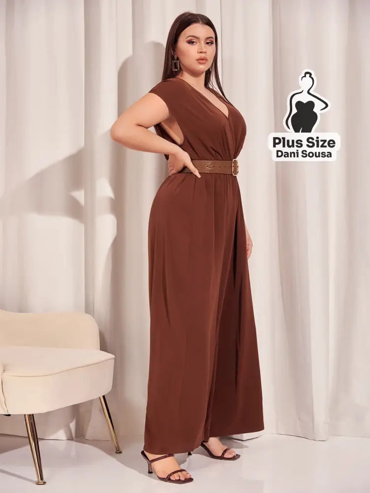 Macacão De Corte Elegante Com Decote V Plus Size Macacão De Corte Elegante Com Decote V Plus Size