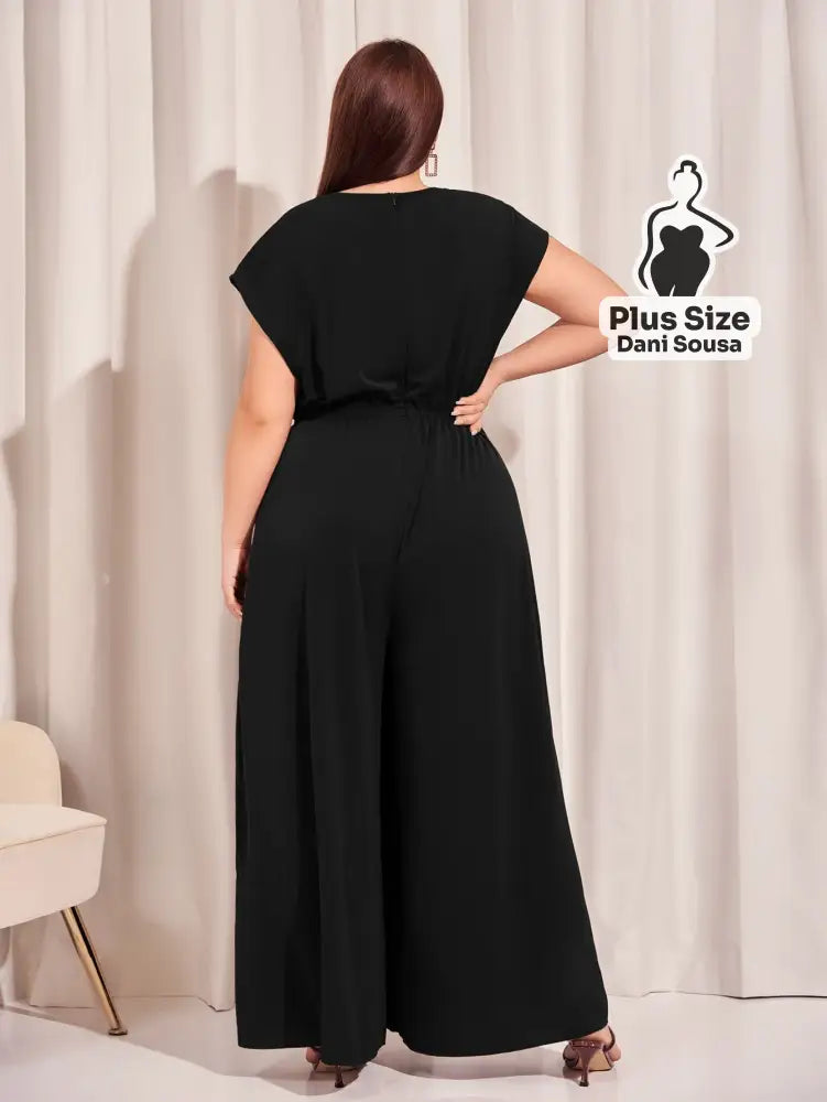 Macacão De Corte Elegante Com Decote V Plus Size Macacão De Corte Elegante Com Decote V Plus Size
