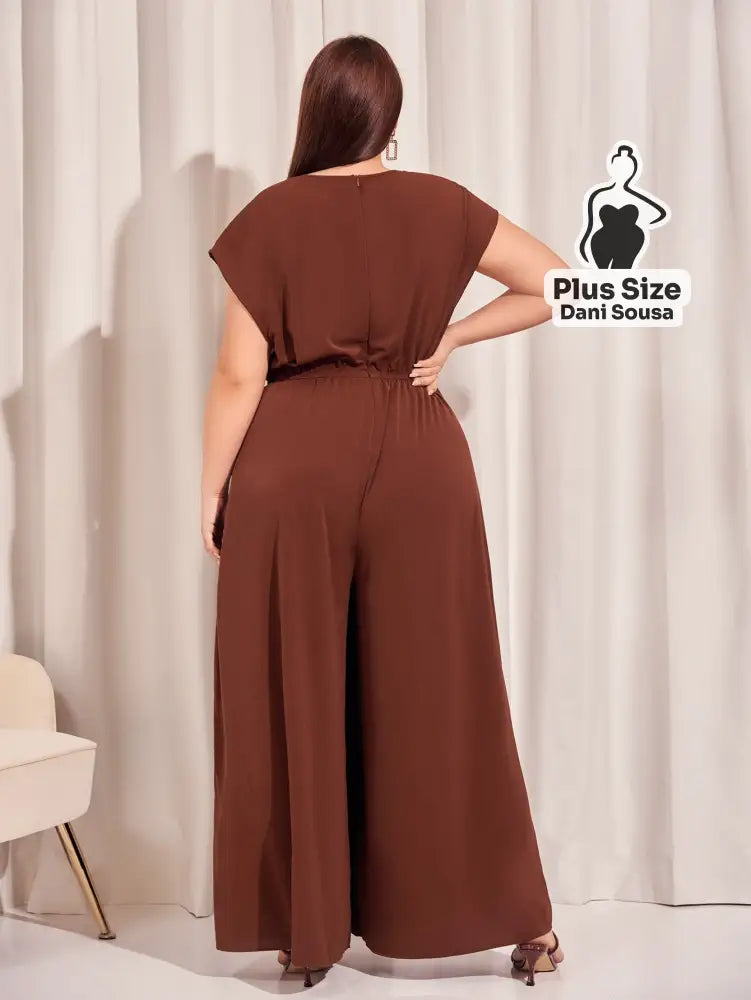 Macacão De Corte Elegante Com Decote V Plus Size Macacão De Corte Elegante Com Decote V Plus Size