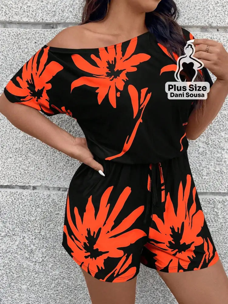 Macacão Estampado com Ombro Caído e Cintura Ajustável Plus Size Macacão Estampado com Ombro Caído e Cintura Ajustável