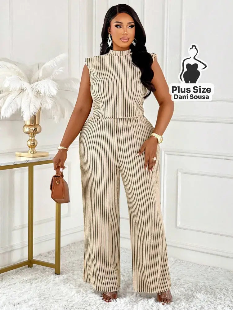 Macacão Listrado De Gola Alta Plus Size Macacão Listrado De Gola Alta Plus Size