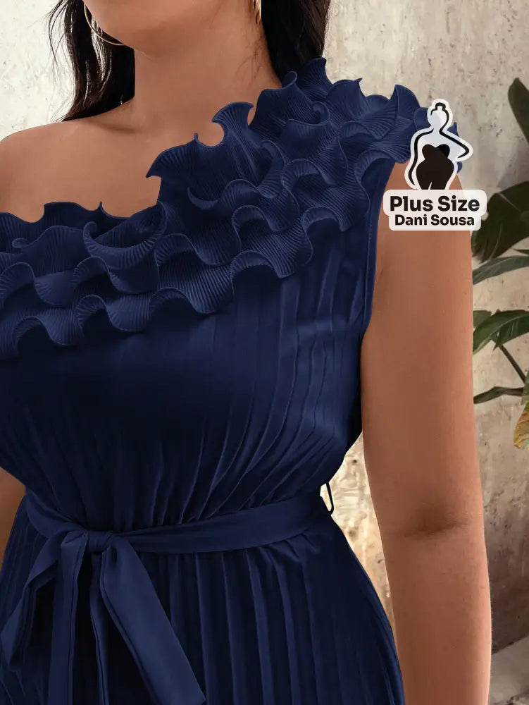 Macacão Plissado Com Babado E Um Ombro Só Plus Size Macacão Plissado Com Babado E Um Ombro Só Plus Size