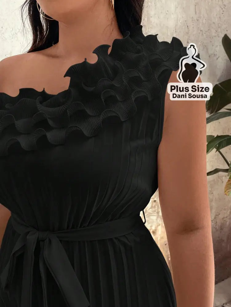 Macacão Plissado Com Babado E Um Ombro Só Plus Size Macacão Plissado Com Babado E Um Ombro Só Plus Size