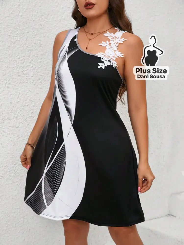 Vestido Assimétrico com Detalhe Floral Plus Size Vestido Preto e Branco Assimétrico com Estampa Abstrata e Detalhe