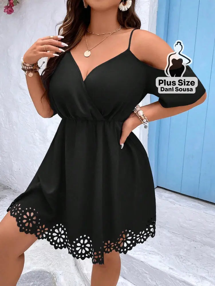 Vestido Charmoso Com Alças E Barra Vazada Plus Size Vestido Charmoso Com Alças E Barra Vazada Plus Size