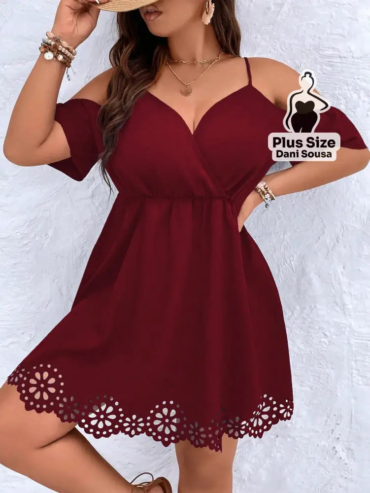 Vestido Charmoso Com Alças E Barra Vazada Plus Size Vestido Charmoso Com Alças E Barra Vazada Plus Size
