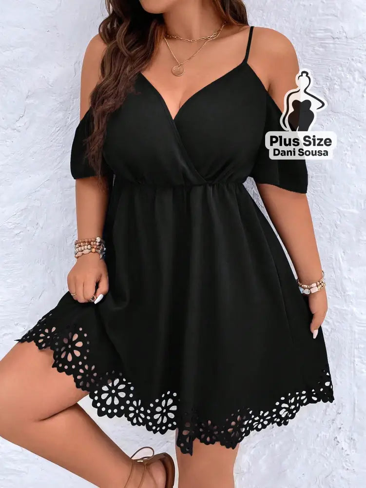 Vestido Charmoso Com Alças E Barra Vazada Plus Size Vestido Charmoso Com Alças E Barra Vazada Plus Size