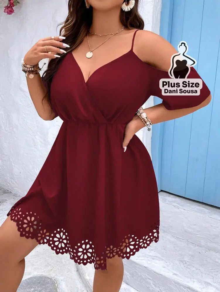 Vestido Charmoso Com Alças E Barra Vazada Plus Size Vestido Charmoso Com Alças E Barra Vazada Plus Size