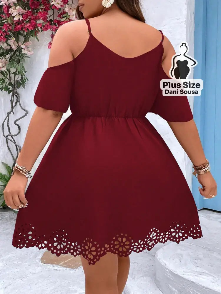 Vestido Charmoso Com Alças E Barra Vazada Plus Size Vestido Charmoso Com Alças E Barra Vazada Plus Size