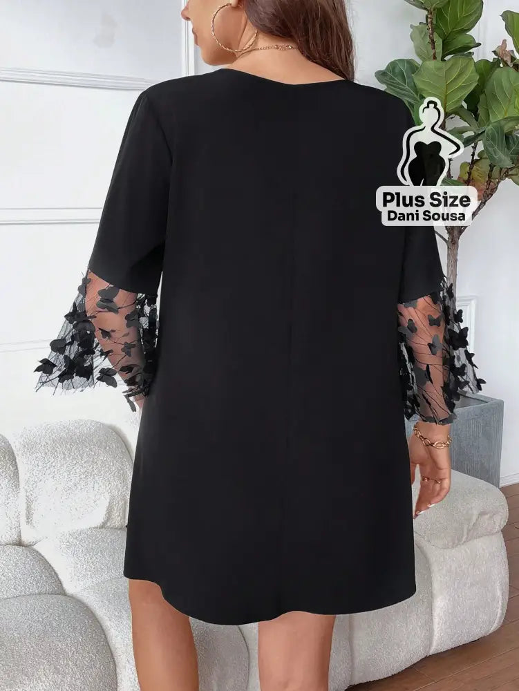 Vestido Com Detalhes De Pérolas E Mangas Em Renda Plus Size Vestido Com Detalhes De Pérolas E Mangas Em Renda Plus Size