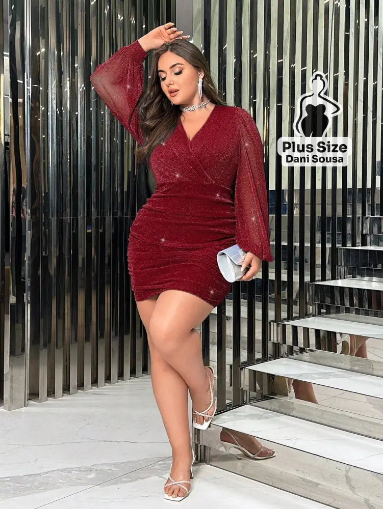 Vestido Curto com Manga Transparente Plus Size Vestido Curto com Manga Transparente Plus Size