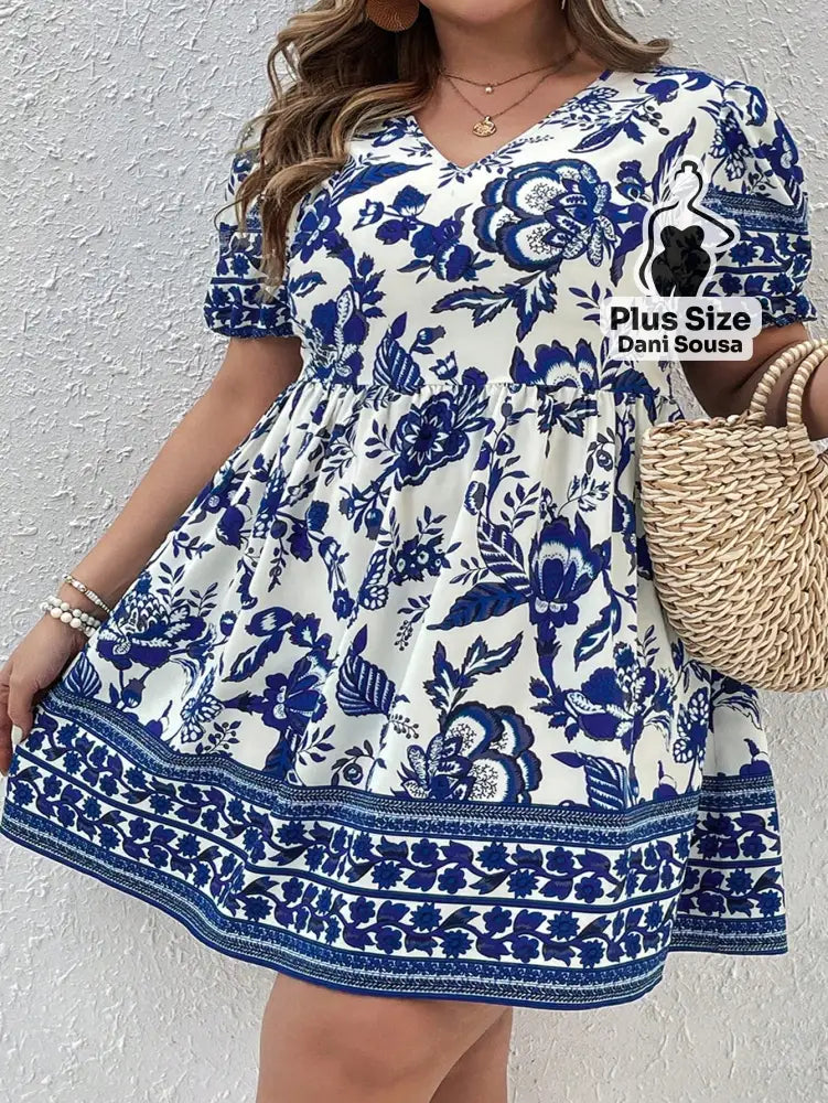 Vestido Curto Estampado com Manga Bufante e Decote V Plus Size Vestido Curto Estampado com Manga Bufante e Decote V