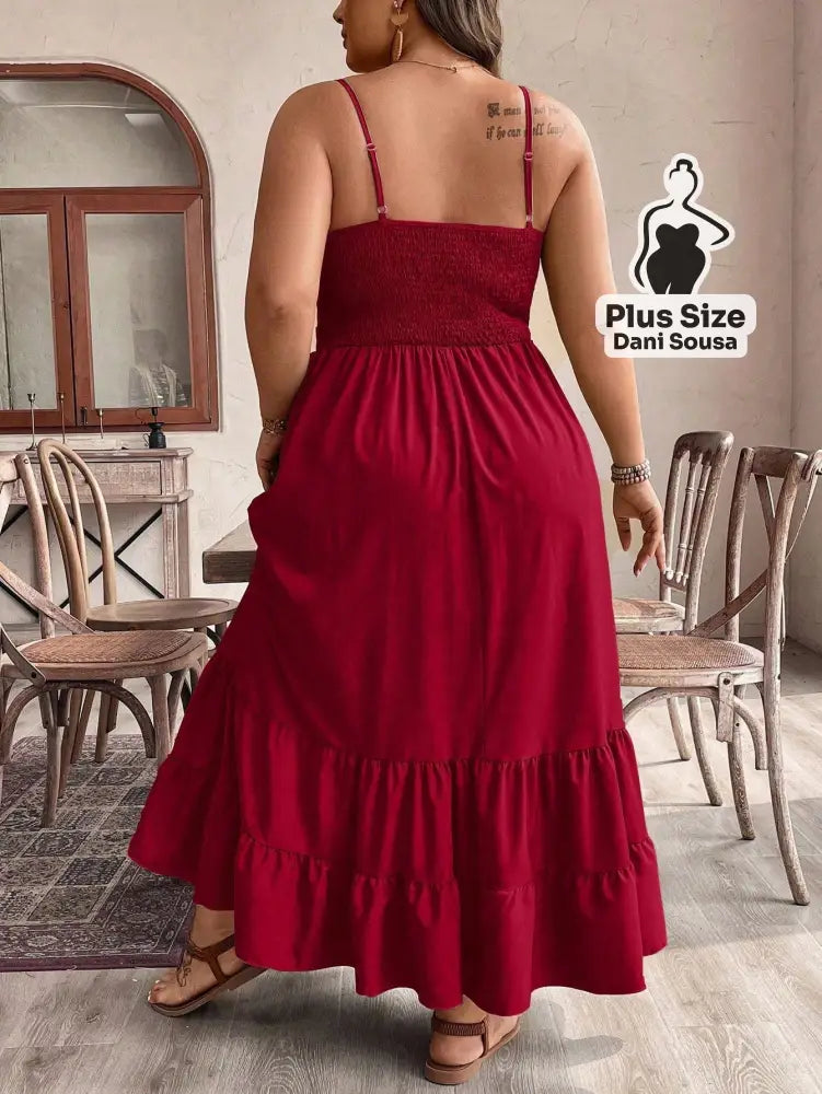 Vestido Longo com Alças Finas e Detalhe de Recorte Plus Size Vestido Longo com Alças Finas e Detalhe de Recorte Plus