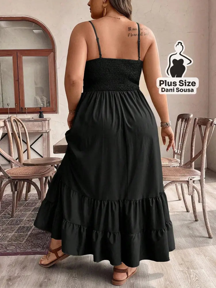 Vestido Longo com Alças Finas e Detalhe de Recorte Plus Size Vestido Longo com Alças Finas e Detalhe de Recorte Plus