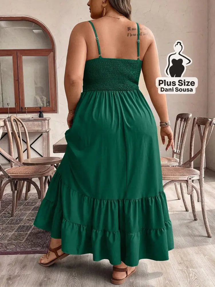 Vestido Longo com Alças Finas e Detalhe de Recorte Plus Size Vestido Longo com Alças Finas e Detalhe de Recorte Plus