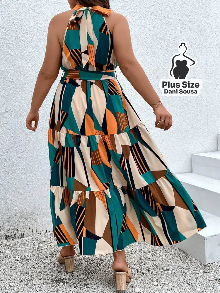 Vestido Longo Estampado com Camadas e Cinto Ajustável Plus Size Conjunto Cropped e Shorts Estampado com Detalhes de