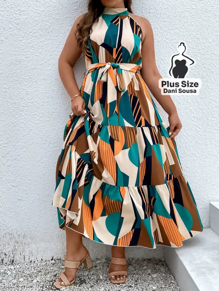 Vestido Longo Estampado com Camadas e Cinto Ajustável Plus Size Conjunto Cropped e Shorts Estampado com Detalhes de