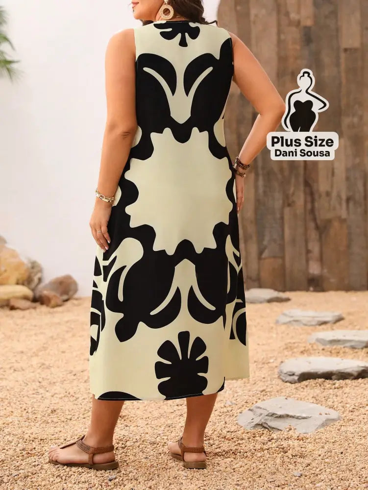 Vestido Longo Listrado com Decote V e Fenda Plus Size Vestido Longo Listrado com Decote V e Fenda Plus Size