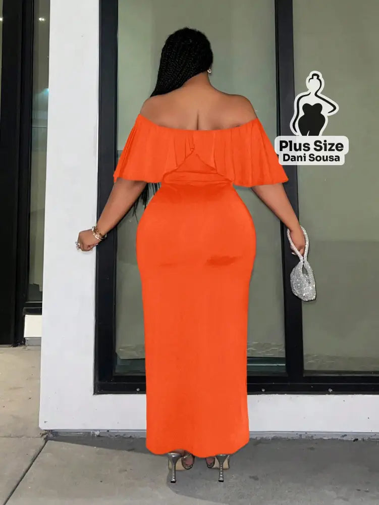 Vestido Longo Ombro a Ombro com Babado Plus Size Vestido Longo Ombro a Ombro com Babado Plus Size