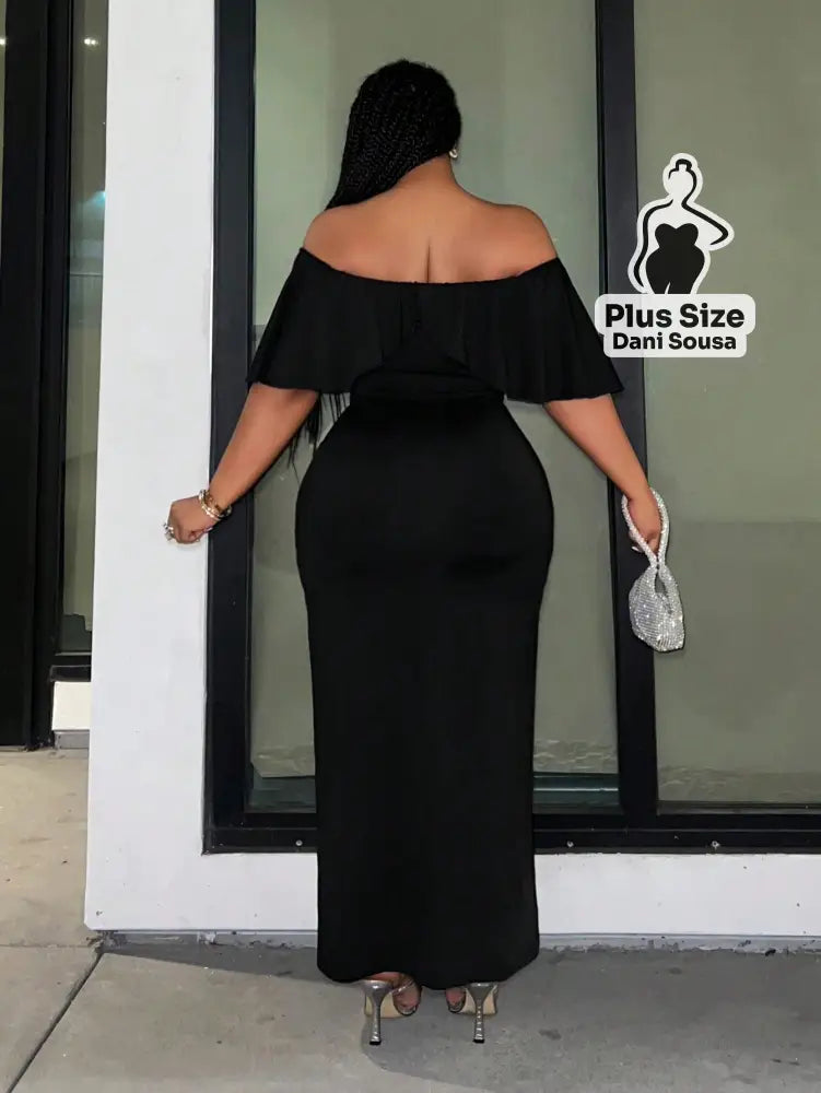 Vestido Longo Ombro a Ombro com Babado Plus Size Vestido Longo Ombro a Ombro com Babado Plus Size