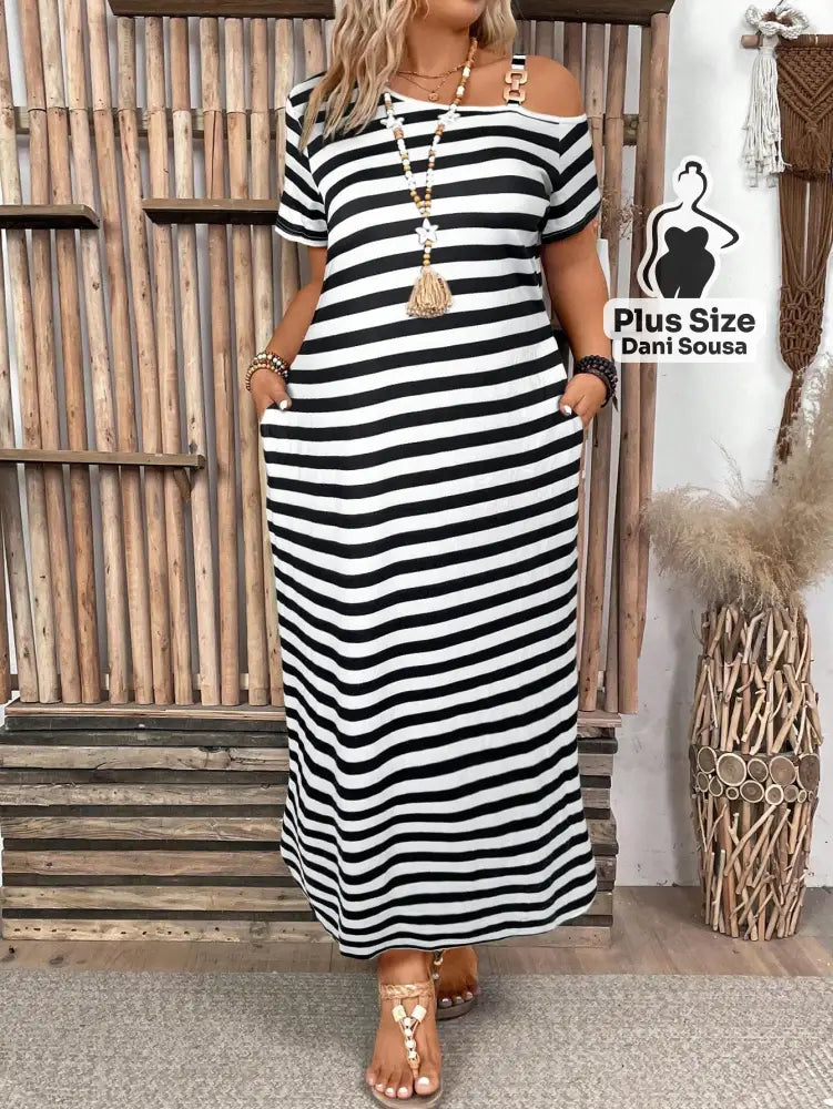 Vestido Longo Ombro Caído com Fenda Lateral Plus Size Vestido Canelado Midi com Cordão Ajustável e Fenda Lateral Plus