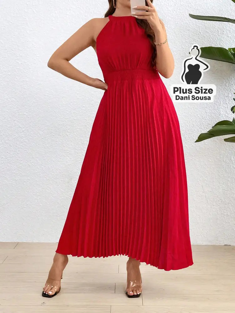 Vestido Longo Plissado com Gola Alta Plus Size Conjunto Cropped e Shorts Estampado com Detalhes de Renda Plus Size