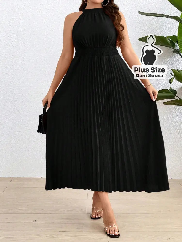 Vestido Longo Plissado com Gola Alta Plus Size Conjunto Cropped e Shorts Estampado com Detalhes de Renda Plus Size