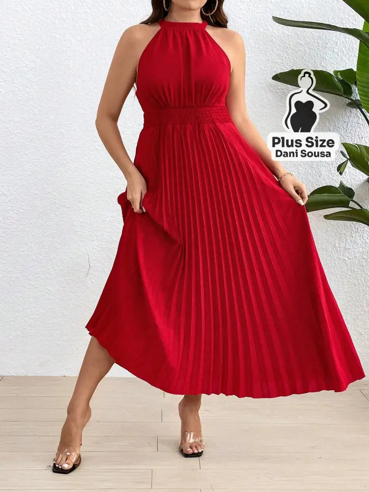 Vestido Longo Plissado com Gola Alta Plus Size Conjunto Cropped e Shorts Estampado com Detalhes de Renda Plus Size
