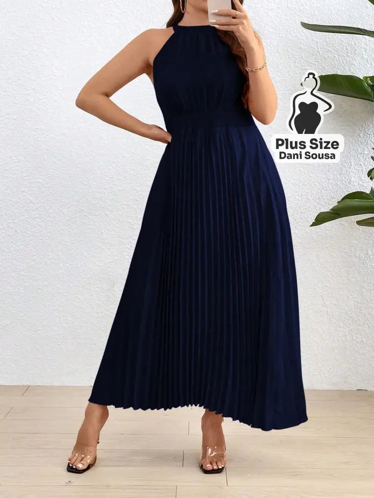 Vestido Longo Plissado com Gola Alta Plus Size Conjunto Cropped e Shorts Estampado com Detalhes de Renda Plus Size