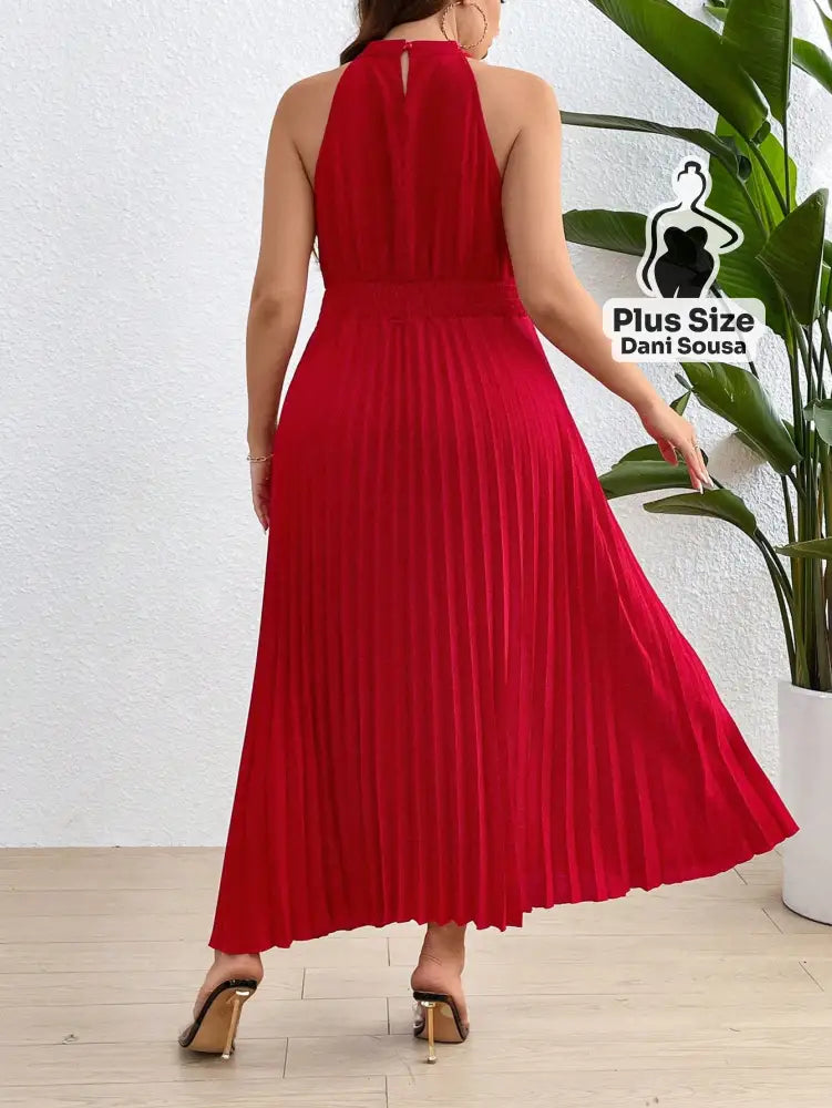 Vestido Longo Plissado com Gola Alta Plus Size Conjunto Cropped e Shorts Estampado com Detalhes de Renda Plus Size