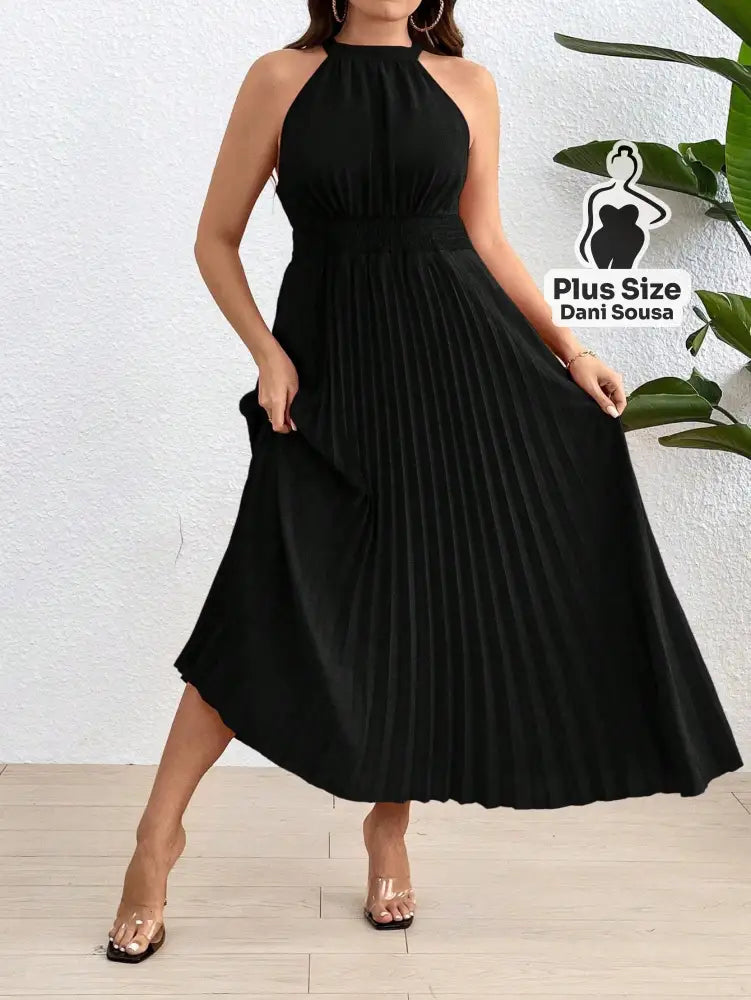 Vestido Longo Plissado com Gola Alta Plus Size Conjunto Cropped e Shorts Estampado com Detalhes de Renda Plus Size