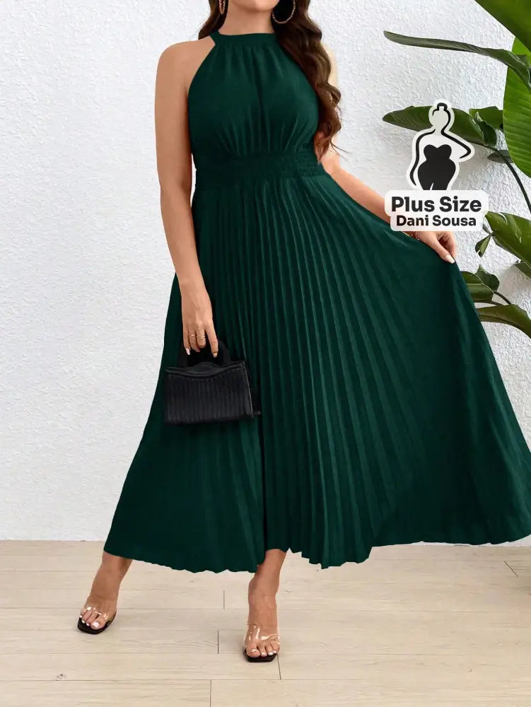 Vestido Longo Plissado com Gola Alta Plus Size Verde Escuro / G Conjunto Cropped e Shorts Estampado com Detalhes de