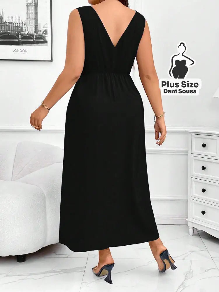 Vestido Longo Transpassado com Fenda Plus Size Vestido Longo Transpassado com Fenda Plus Size