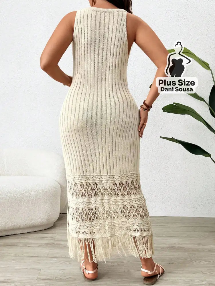 Vestido Midi Canelado com Detalhe de Crochê e Franja Plus Size Vestido Midi Canelado com Detalhe de Crochê e Franja