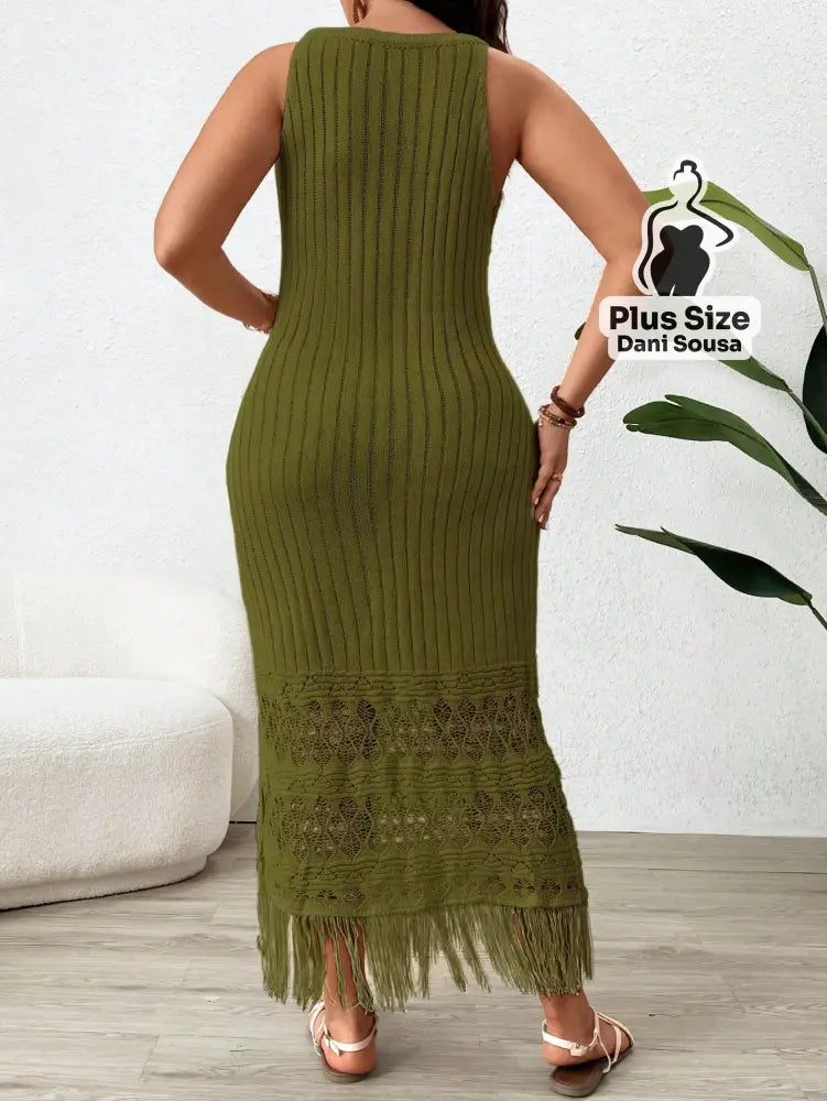 Vestido Midi Canelado com Detalhe de Crochê e Franja Plus Size Vestido Midi Canelado com Detalhe de Crochê e Franja