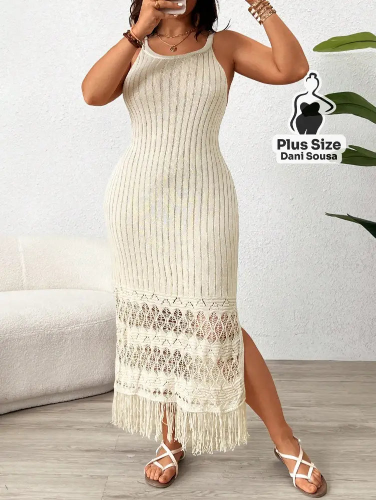 Vestido Midi Canelado com Detalhe de Crochê e Franja Plus Size Vestido Midi Canelado com Detalhe de Crochê e Franja