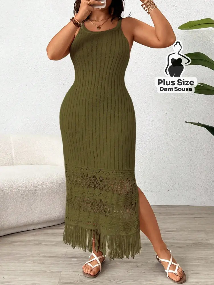 Vestido Midi Canelado com Detalhe de Crochê e Franja Plus Size Vestido Midi Canelado com Detalhe de Crochê e Franja